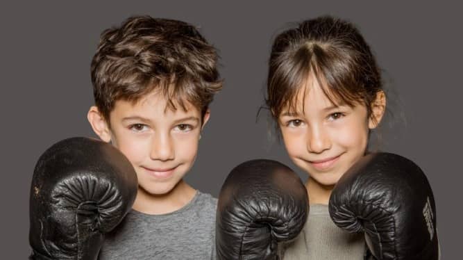 Nens i nenes entrenant boxa a GP360