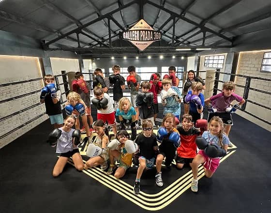 Kids celebrating a birthday with a boxing activity in Barcelona. — GP360 Barcelona